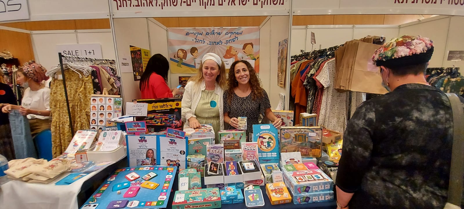 שתוף פעולה של יוצרות משחקי קופסה בכנס בירושלים